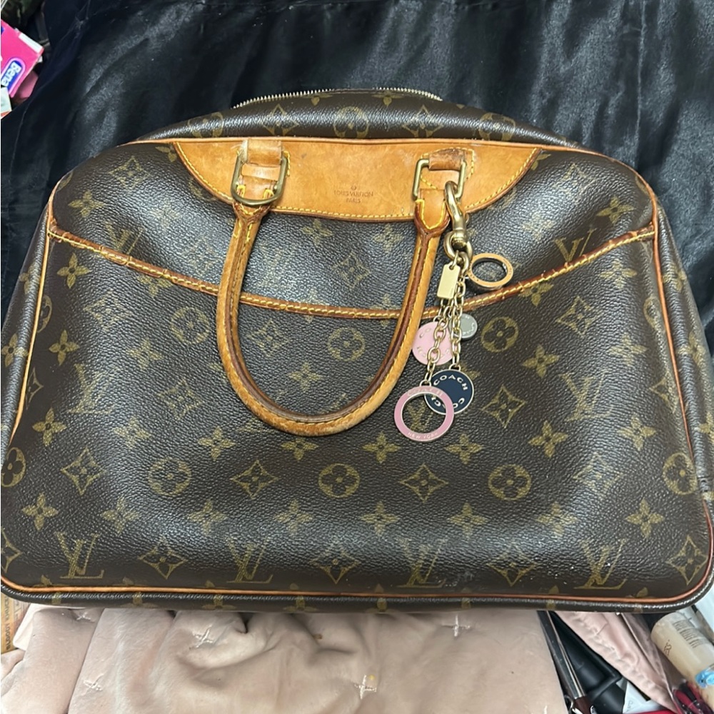 Louis Vuitton deauville bag